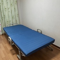 折りたたみ式ベッド