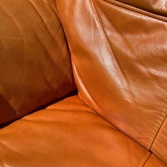 🛋️本革　レザー　ソファ　♻️お売りいただけるお品物あれば、来店時ぜひお持ちください(総合買取)♻️ソファー　家具　茶色　キャラメル　2人掛け　二人掛け【163×87】の画像