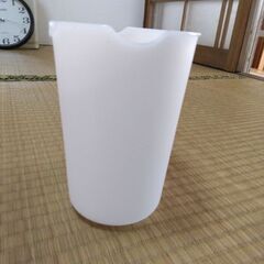 LIXIL洗面台の扉裏のドライヤー収納ポケットの画像