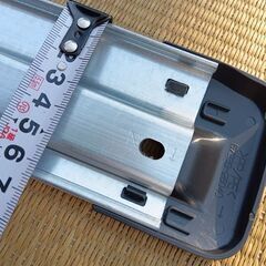 ハイエース 純正 内装 後ハッチのステップ １本 金属モール★新車外し★トヨタ純正 【富山】200系 デラックス DXの画像