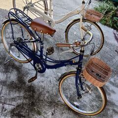 子ども自転車　青20インチ　白24インチ