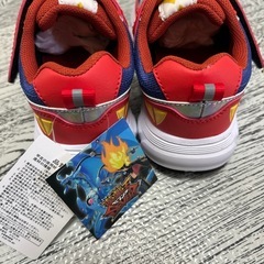 6月いっぱいまで（新品）遊戯王セブンス スニーカー 19cmの画像