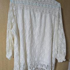 レディース レース柄服の画像