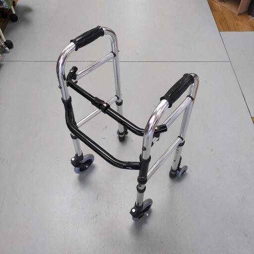 J206 ★多少使用感★シンエンス★ミニフレームウォーカー(歩行器)①