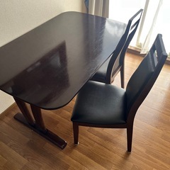 ダイニングテーブル　イス二脚　セット
