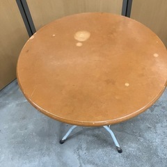 丸テーブルの画像