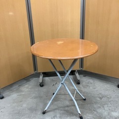 丸テーブルの画像