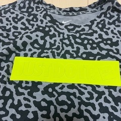 ナイキ　tシャツ レオパードの画像