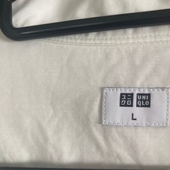 UNIQLO 白シャツの画像