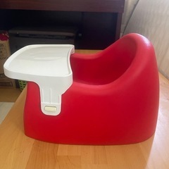赤いベビーシート 取り外しテーブル付き