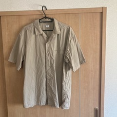 ユニクロ　シャツ　ベージュ