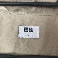 ユニクロ　シャツ　ベージュの画像