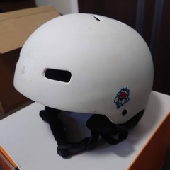 Burton anon ホワイトヘルメットの画像