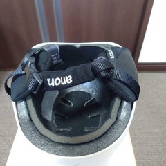 Burton anon ホワイトヘルメットの画像