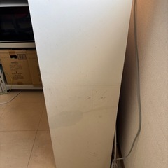 扉付き食器棚の画像
