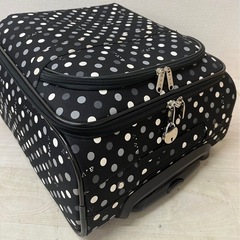 【中古品】a.v.v ドット柄 キャリーバッグ コンパクト 旅行バック キャリーケース 黒 レディース カバンの画像
