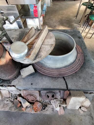 へっついさん 竃 かまど 竈門 (ひでぃ) 宇陀の家庭用品《ガーデニング