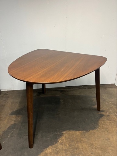 カフェテーブル　ダイニングテーブル　コーヒーテーブル　サイドテーブル　ソファテーブル　店舗什器