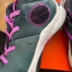 NIKE 子供用　　バスケシューズ　20.5cmの画像