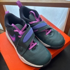 NIKE 子供用　　バスケシューズ　20.5cm