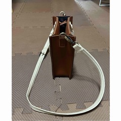 女性用クロスボディバッグの画像