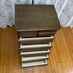 引き出し収納家具の画像
