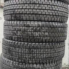 バリ溝！225/80R17.5スタッドレスタイヤ  ダンロップ