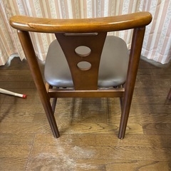 椅子。一脚
の画像