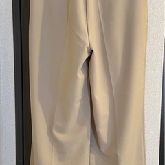ベージュ パンツ (スラックス)の画像