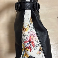 GUSCIO グッシオ　ブラック　花柄　ハンドバッグの画像