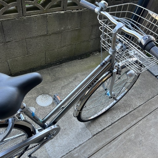丸石サイクル　自転車　通学　通勤　内装３段変速　ガンメタシルバー　27インチ