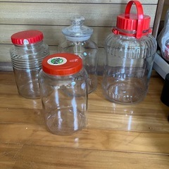 ガラスの保存容器　梅　らっきょ