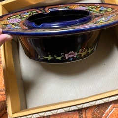 陶器の灰皿の画像