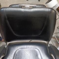 カットチェアー電動の画像