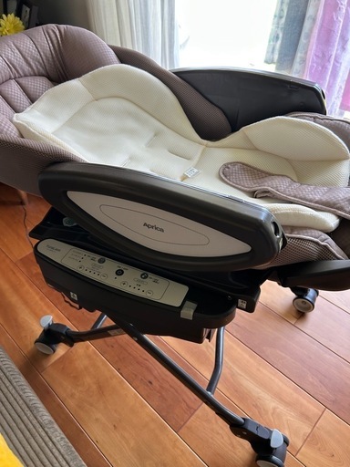 アップリカ　ハイローチェア　ユラリズム　aprica ゆらリズムオート