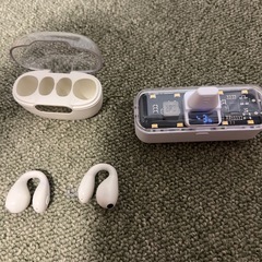 モバイルバッテリー、ワイヤレスイヤホン　の画像