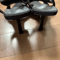 リボン付きサンダルの画像