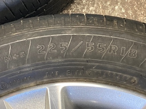 決まりました　デリカ D:5 純正 18インチ　　 アルミホイール タイヤ付き 4本セット