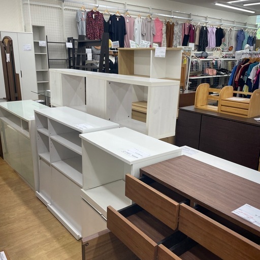 ☆リユースのサカイ幸手店☆ジモティ割あり☆ 食器棚 白 W90×D50×H195