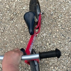 ペダルのない自転車の画像