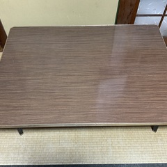 折りたたみテーブルの画像