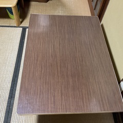 折りたたみテーブルの画像