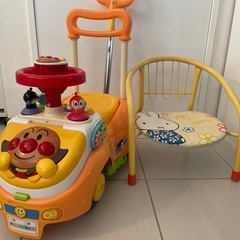 アンパンマンの乗り物とミッフィの椅子