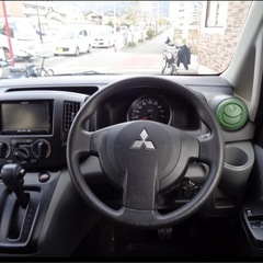 三菱　デリカD:3  G 7人乗り カスタム仕様　マットグリーン　ナビ、ETC、バックカメラ、リアクーラー付　車中泊、キャンプなどアウトドアに最適　禁煙車の画像