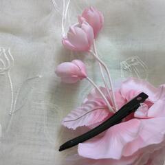 髪飾りバラの画像