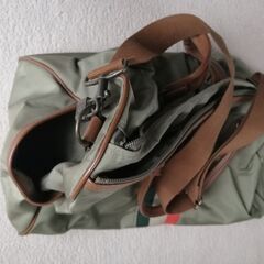 【無料】緑色のボストンバッグの画像