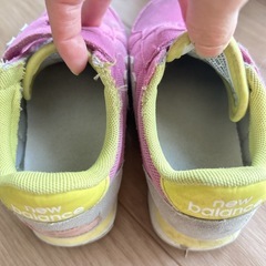 ニューバランス　スニーカー　運動靴　17cm ピンク　女の子　子どもの画像