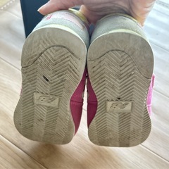 ニューバランス　スニーカー　運動靴　17cm ピンク　女の子　子どもの画像