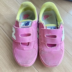 ニューバランス　スニーカー　運動靴　17cm ピンク　女の子　子どもの画像