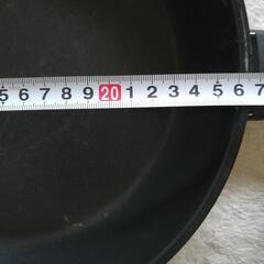 お話し中です。ステンレスWMFの26cmフライパン・キズありの画像